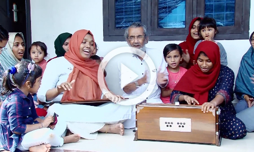 78ാം വയസിൽ പേരക്കുട്ടികൾകൊപ്പം പാടി വൈറലായ ​ബീരാൻകുട്ടി ഇവിടെയുണ്ട്...