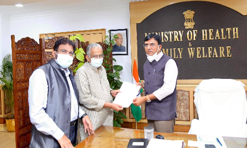 പ്ര​വാ​സി​ വാക്​സിൻ: മുസ്​ലിം ലീഗ്​ എം.പിമാർ കേന്ദ്ര ആരോഗ്യ മന്ത്രിയെ കണ്ടു