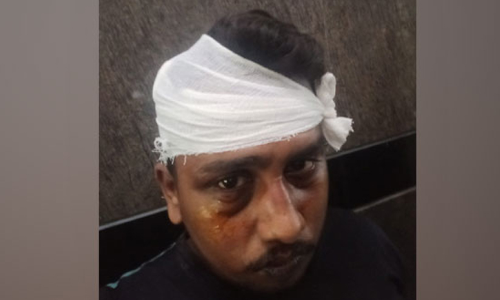 മ​ഴ നനയാതിരിക്കാൻ പാർട്ടി ഓ​ഫീ​സി​നു മു​ന്നി​ൽ നിന്നതിന്​   ഡെ​ലി​വ​റി ബോ​യി​ക്ക് മ​ർ​ദ​നം; നാ​ല് ശി​വ​സേ​ന പ്ര​വ​ർ​ത്ത​ക​ർ അ​റ​സ്റ്റി​ൽ