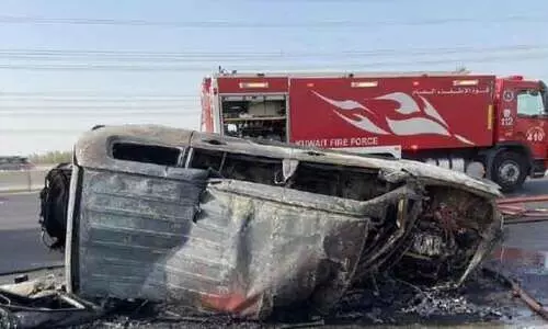 വാ​ഹ​നാ​പ​ക​ട​ത്തി​ൽ നാ​ലു​പേ​ർ മ​രി​ച്ചു