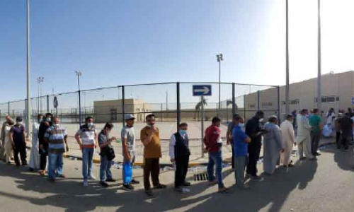 പ്രതിരോധ കു​ത്തിവെപ്പ്​: കത്തുന്ന വെയിലിൽ പുറത്തെ കാത്തുനിൽപ്​ കഠിനം