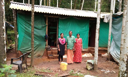 മണ്ണെണ്ണ വിളക്കിൽ എം.ഫിൽ വരെയെത്തി; അംബികയുടെ വീട്ടിൽ വൈദ്യുതി എന്നു​ കിട്ടും ​?