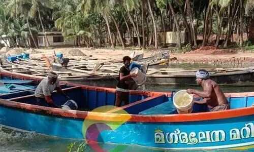 അഴിത്തലയിൽ വള്ളം അപകടത്തില്‍പെട്ടു; സമയോചിത ഇടപെടലിൽ ദുരന്തം ഒഴിവായി