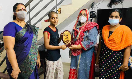 കേശം ദാനംചെയ്​ത്​ വിദ്യാർഥിനി