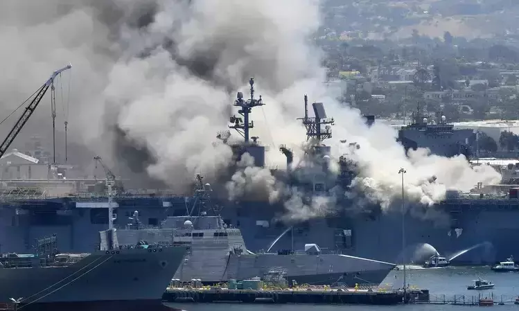 ശതകോടികൾ നഷ്​ടമുണ്ടാക്കി ആ യു.എസ്​ യുദ്ധക്കപ്പൽ കത്തിയമർന്നത്​ നാവികൻ തീകൊടുത്തായിരുന്നു