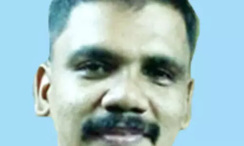 സ​ഹ​പ്ര​വ​ർ​ത്ത​ക​യു​ടെ വീ​ടി​ന് മു​ന്നി​ൽ സ്വ​യം തീ​കൊ​ളു​ത്തി​യ യു​വാ​വ് മ​രി​ച്ചു