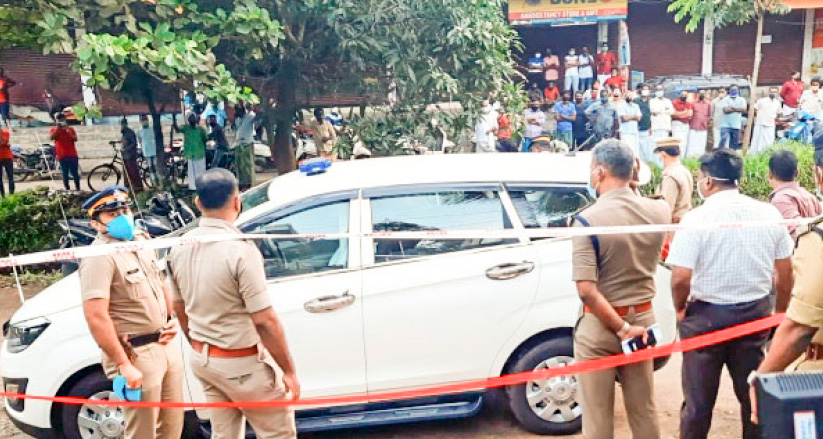 ഡി കാറ്റഗറിയായതിനാൽ ഇന്ദിര ഗാന്ധി കോളജും പരിസരവും തിരക്കൊഴിഞ്ഞ നിലയിലായിരുന്നു, ആ വെടിയൊച്ചയെ തുടർന്ന്, കൂട്ടക്കരച്ചിലായി... ഡി കാറ്റഗറിയായതിനാൽ ഇന്ദിര ഗാന്ധി കോളജും പരിസരവും തിരക്കൊഴിഞ്ഞ നിലയിലായിരുന്നു, ആ വെടിയൊച്ചയെ തുടർന്ന്, കൂട്ടക്കരച്ചിലായി...