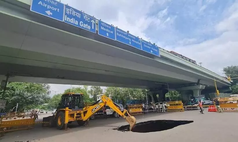 Huge Chunk Of Road Caves In Under Flyover In South Delhi Huge Chunk Of Road Caves In Under Flyover In South Delhi