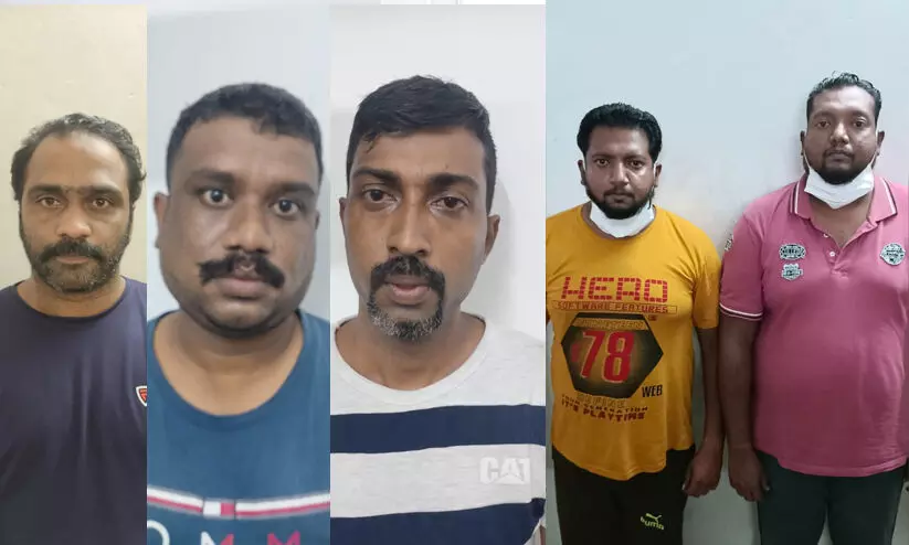 ബി.ജെ.പി നേതാവ് പ്രതിയായ കള്ളനോട്ട് കേസ്: മൂന്ന് ഡി.ൈവ.എഫ്.ഐക്കാർ കൂടി അറസ്റ്റിൽ ബി.ജെ.പി നേതാവ് പ്രതിയായ കള്ളനോട്ട് കേസ്: മൂന്ന് ഡി.ൈവ.എഫ്.ഐക്കാർ കൂടി അറസ്റ്റിൽ