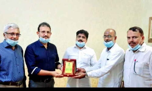 എ.​പി. അ​ബൂ​ബ​ക്ക​ർ മു​സ്‌​ലി​യാ​ർ​ക്ക്​ യാ​ത്ര​യ​യ​പ്പ്​ ന​ൽ​കി