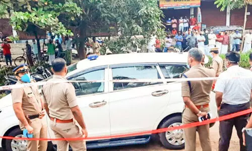 ഡി ​കാ​റ്റ​ഗ​റി​യാ​യ​തി​നാ​ൽ  ഇ​ന്ദി​ര ഗാ​ന്ധി കോ​ള​ജും പ​രി​സ​ര​വും തി​ര​ക്കൊ​ഴി​ഞ്ഞ നി​ല​യി​ലാ​യി​രു​ന്നു, ആ വെ​ടി​യൊ​ച്ച​യെ തുടർന്ന്​, കൂ​ട്ട​ക്ക​ര​ച്ചി​ലായി...