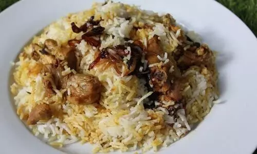 കോവിഡ് പരിശോധനക്ക് എത്തുന്നവർക്ക് പണവും ചിക്കൻ ബിരിയാണിയും