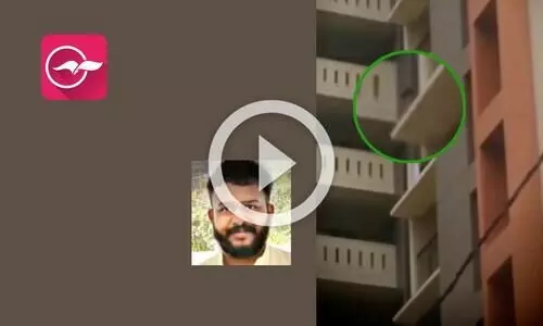 നെഞ്ചിടിപ്പോടെ ജനം; എട്ടാം നിലയിൽ കുടുങ്ങിയ കുഞ്ഞിനെ രക്ഷപ്പെടുത്തി അഖിൽ കുമാർ