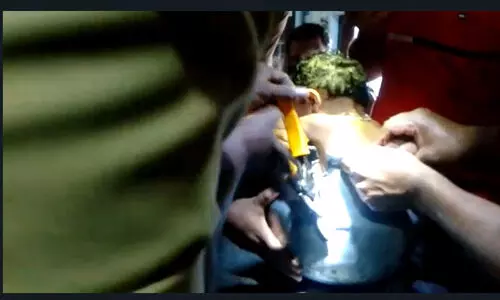 പാത്രത്തിൽ കുടുങ്ങിയ കുട്ടിയെ മലപ്പുറം ഫയർഫോഴ്സ് രക്ഷപ്പെടുത്തി