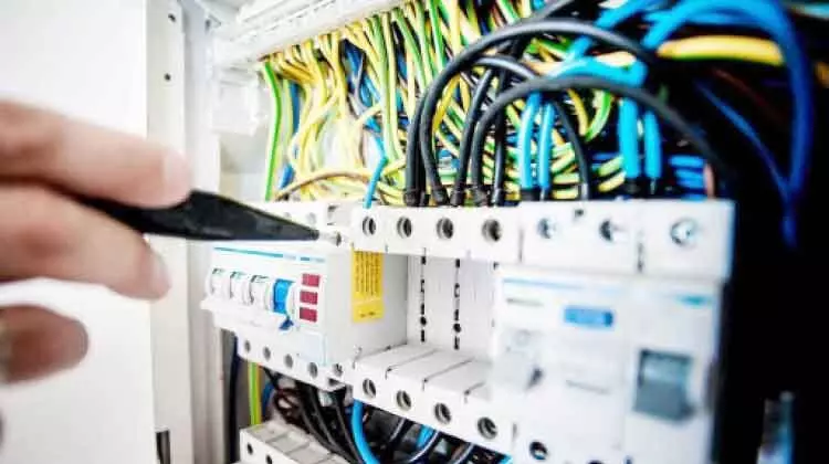 വിച്ഛേദിച്ച വൈദ്യുതി കണക്ഷനുകൾ പുനഃസ്ഥാപിച്ചുതുടങ്ങി വിച്ഛേദിച്ച വൈദ്യുതി കണക്ഷനുകൾ പുനഃസ്ഥാപിച്ചുതുടങ്ങി