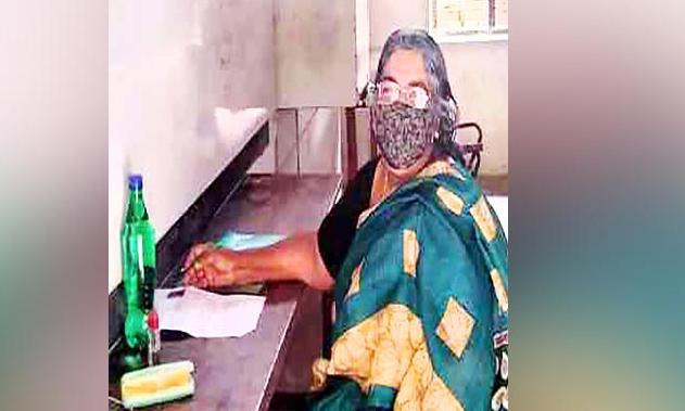 65ാം വയസ്സിൽ പ്ലസ് ടു എഴുതുന്ന എ പ്ലസ് സന്തോഷത്തിലാണ് ശാന്തകുമാരി 65ാം വയസ്സിൽ പ്ലസ് ടു എഴുതുന്ന എ പ്ലസ് സന്തോഷത്തിലാണ് ശാന്തകുമാരി