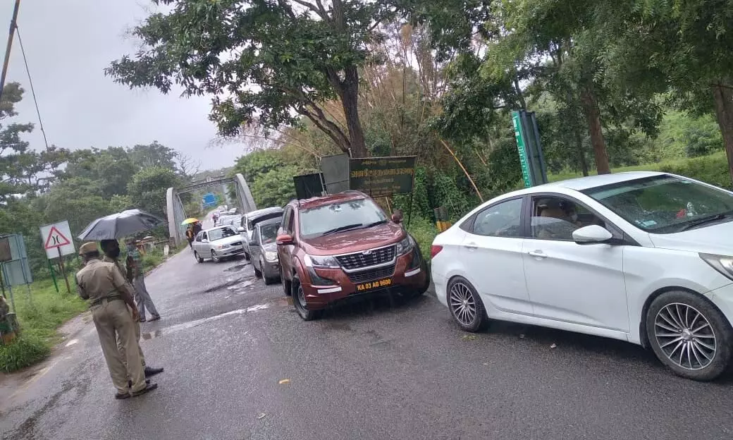 ആർ.ടി.പി സി ആർ പരിശോധനാ ഫലം കരുതണം; കർശന നിയന്ത്രണങ്ങളുമായി തമിഴ്നാടും ആർ.ടി.പി സി ആർ പരിശോധനാ ഫലം കരുതണം; കർശന നിയന്ത്രണങ്ങളുമായി തമിഴ്നാടും