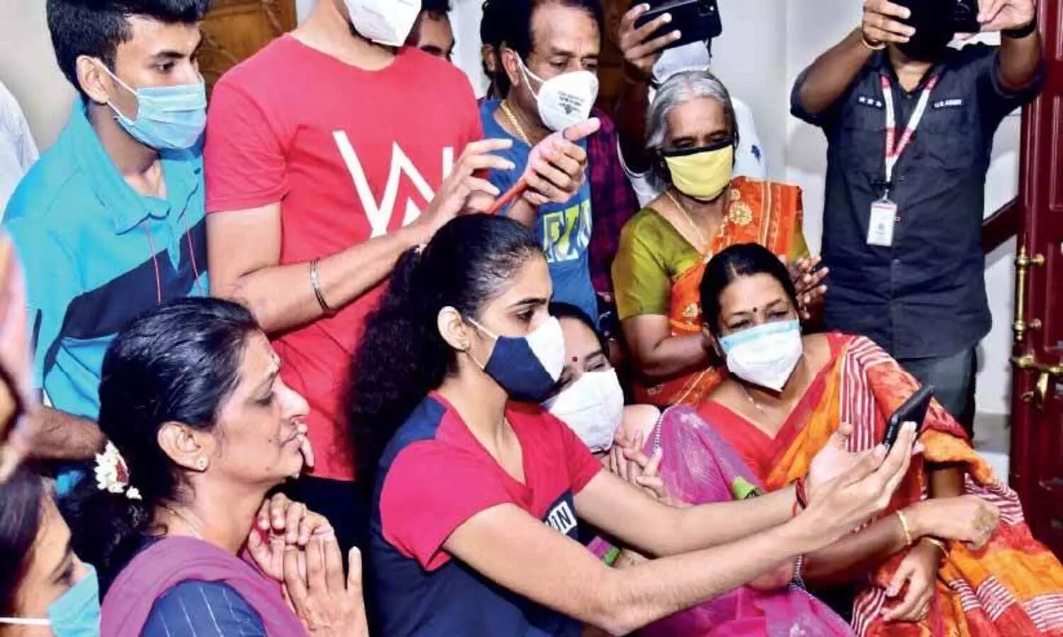 ശങ്കുവിനൊപ്പം ​േചർന്നുനിന്ന്​ വീടും നാടും