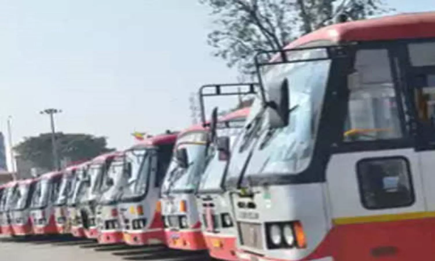 കർണാടക ബസുകൾ കേരളത്തിലേക്കുള്ള സർവീസുകൾ നിർത്തി