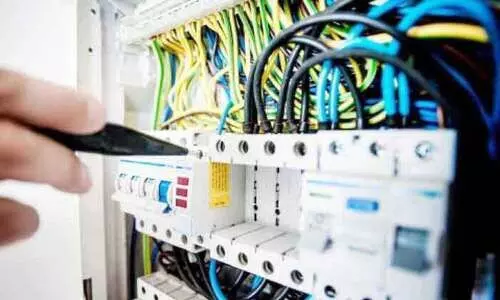 വിച്ഛേദിച്ച വൈദ്യുതി കണക്ഷനുകൾ പുനഃസ്ഥാപിച്ചുതുടങ്ങി വിച്ഛേദിച്ച വൈദ്യുതി കണക്ഷനുകൾ പുനഃസ്ഥാപിച്ചുതുടങ്ങി