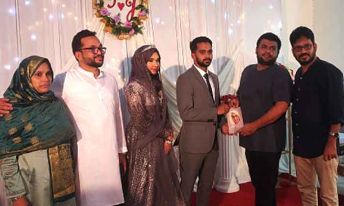 മക​െൻറ വിഹാഹദിനത്തിൽ വായനശാലകൾക്ക്​ പിതാവി​െൻറ പുസ്​തകസമ്മാനം