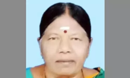 മു​ൻ അ​ധ്യാ​പി​ക ക​ഴു​ത്ത​റു​ത്ത് മ​രി​ച്ച നി​ല​യി​ൽ