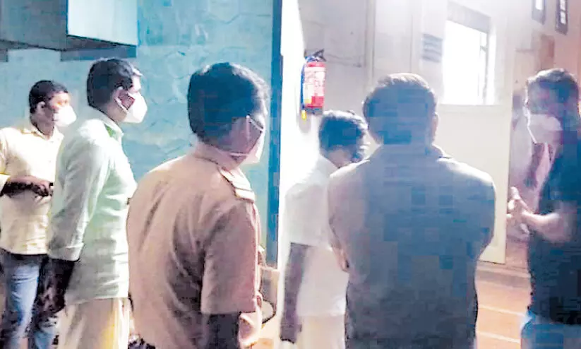 ജില്ല ആശുപത്രി: കോവിഡ്​ രോഗികളുടെ കൂട്ടിരിപ്പുകാർക്ക്​ ഭക്ഷണം മുടങ്ങി