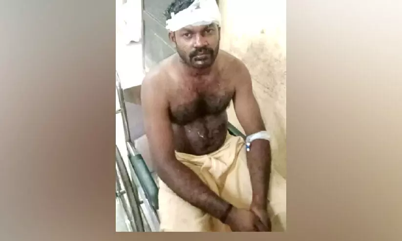 ആക്രിക്കട ഉടമയെ വെട്ടിപ്പരിക്കേൽപിച്ചു