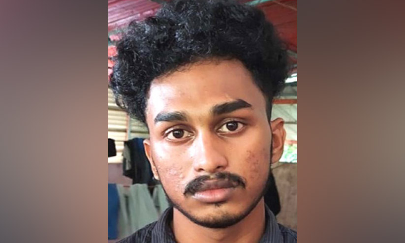 കഞ്ചാവ് ചെടി വളർത്തിയ യുവാവ് പിടിയിൽ കഞ്ചാവ് ചെടി വളർത്തിയ യുവാവ് പിടിയിൽ