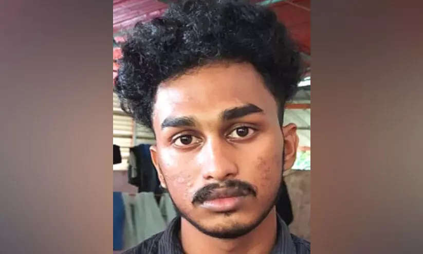 കഞ്ചാവ് ചെടി വളർത്തിയ യുവാവ് പിടിയിൽ കഞ്ചാവ് ചെടി വളർത്തിയ യുവാവ് പിടിയിൽ