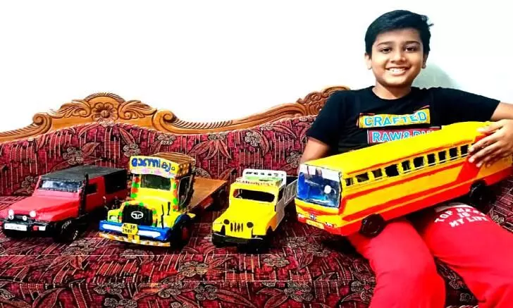 റിയാെൻറ കരവിരുതിൽ പിറക്കുന്നു, കുഞ്ഞൻ ബസും ലോറിയും റിയാെൻറ കരവിരുതിൽ പിറക്കുന്നു, കുഞ്ഞൻ ബസും ലോറിയും