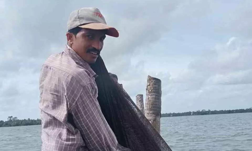 ഡോക്ടറേറ്റ് കിട്ടിയിട്ടും ജ്യോതിഷിന് ജീവിക്കാൻ മത്സ്യബന്ധനം നടത്തണം