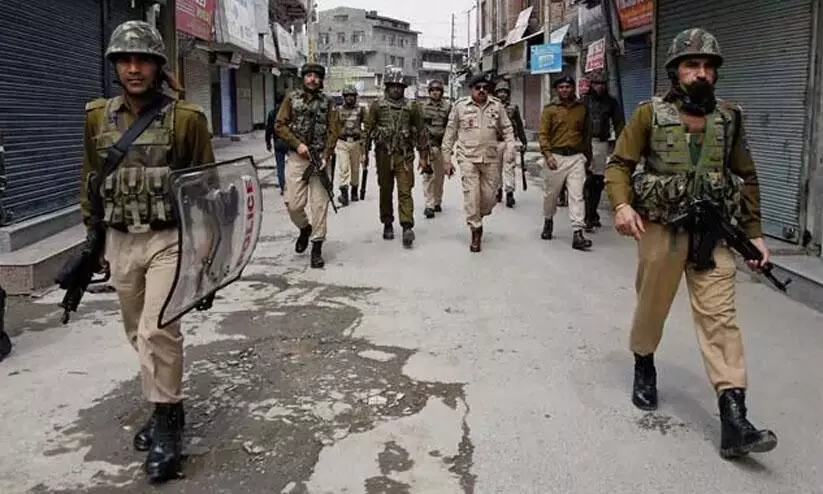 അനന്ത്നാഗിൽ സ്ഫോടനത്തിന് ലഷ്കർ പദ്ധതി; നാലു ഭീകരർ അറസ്റ്റിൽ അനന്ത്നാഗിൽ സ്ഫോടനത്തിന് ലഷ്കർ പദ്ധതി; നാലു ഭീകരർ അറസ്റ്റിൽ