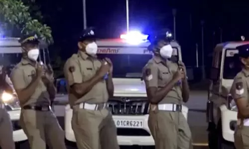 വി​വാ​ഹാ​ലോ​ച​ന​യു​മാ​യി പോയ സംഘത്തെ പിഴയടക്കാത്തതിന്​ പൊലീസ്​ തിരിച്ചയച്ചു