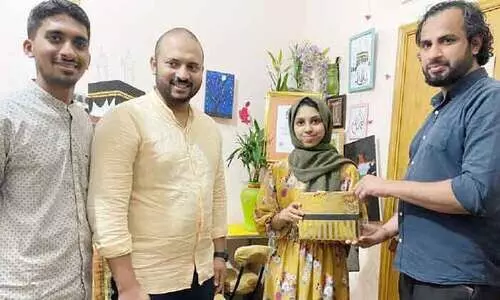 മ​ർ​വ മു​സ്ത​ഫ​ക്ക്‌ യൂ​ത്ത് ഇ​ന്ത്യ ഉ​പ​ഹാ​രം ന​ൽ​കി