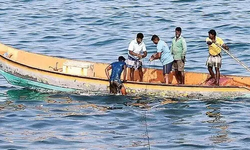 മത്സ്യത്തൊഴിലാളി ക്ഷേമനിധി; അപേക്ഷ ​േഫാറം വാങ്ങാനെത്തിയവരിലധികവും മത്സ്യബന്ധന മേഖലയുമായി ബന്ധമില്ലാത്തവർ