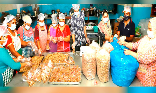 വീട്ടമ്മമാരുടെ രുചിക്കൂട്ടിലൊരുക്കിയ ഉപ്പേരി, ഒന്നേകാല്‍ ലക്ഷം കുടുംബങ്ങളിലേക്ക്