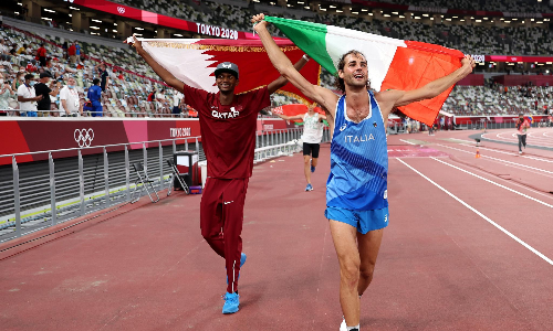 ഇറ്റാലിയൻ താരത്തിന്​ പ​രി​ക്കേറ്റെന്ന പ്രചരണം തെറ്റ്​; അ​പൂ​ർ​വ​മാ​യ സൗ​ഹൃ​ദ​ത്തി​െൻറ​യും കൈ​ത്താ​ങ്ങി​െൻറ​യും ക​ഥ​യറിയാം