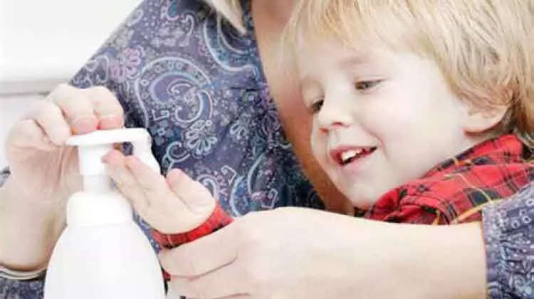 അനിയന്ത്രിത ഹാൻഡ് സാനിറ്റൈസർ ഉപയോഗം കുട്ടികൾക്ക് അപകടം