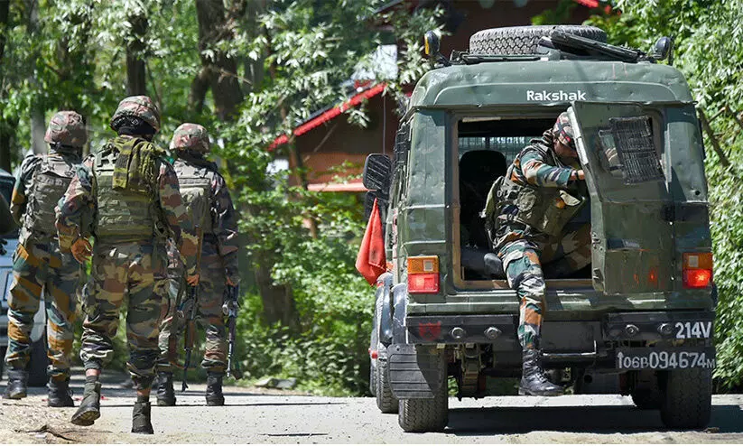കശ്മീരിലെ ബന്ദിപ്പോറയിൽ സേനയും ഭീകരരും തമ്മിൽ ഏറ്റുമുട്ടൽ