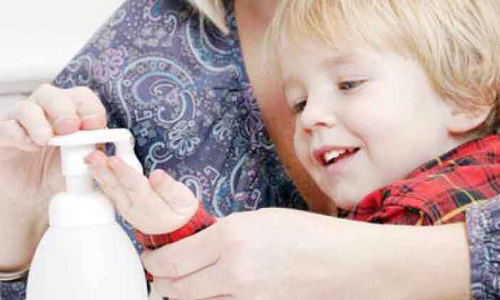 അനിയന്ത്രിത ഹാൻഡ് സാനിറ്റൈസർ ഉപയോഗം കുട്ടികൾക്ക് അപകടം