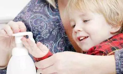 അനിയന്ത്രിത ഹാൻഡ് സാനിറ്റൈസർ ഉപയോഗം കുട്ടികൾക്ക് അപകടം