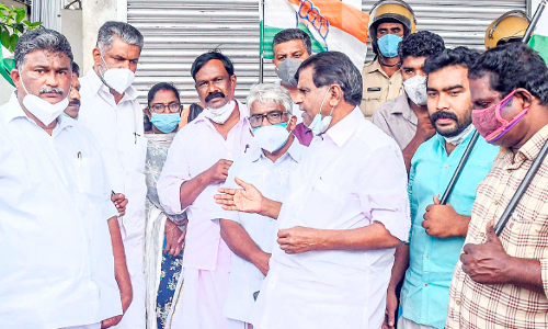 ഇ​ര​ട്ട​സ​ഹോ​ദ​ര​ങ്ങ​ളുടെ ആ​ത്മ​ഹ​ത്യ: വിഷയം നിയമസഭയിൽ ഉന്നയിക്കും –തിരുവഞ്ചൂർ