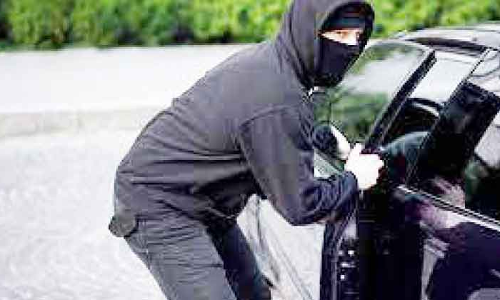 വാഹനത്തിൽനിന്ന്​ പുറത്തിറങ്ങു​േമ്പാൾ എൻജിൻ ഓഫാക്കാൻ മറ​േക്കണ്ട