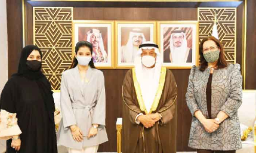 അ​റ​ബ് ചൈ​ൽ​ഡ് പാ​ർ​ല​മെൻറ്​ സ്​​പീ​ക്ക​റെ അ​ഭി​ന​ന്ദി​ച്ചു