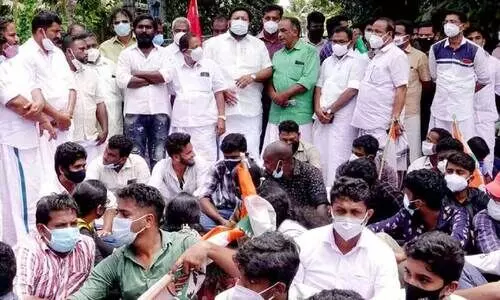 യു.​ഡി.​എ​ഫ് പ​ഞ്ചാ​യ​ത്ത് ഓ​ഫി​സ് മാ​ർ​ച്ചി​ൽ സം​ഘ​ർ​ഷം; നി​ര​വ​ധി പേ​ർ​ക്ക് പ​രി​ക്ക്