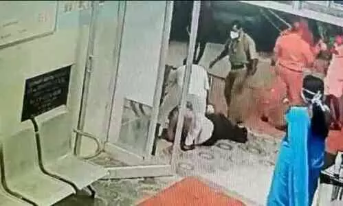 ഡോക്ടറെ മര്‍ദിച്ചതിനെ തുടർന്ന്​ ഒ.പി ബഹിഷ്​കരിച്ച്​ പ്രതിഷേധിച്ചു