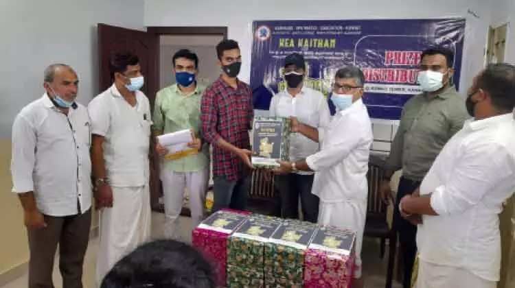 കെ.ഇ.എ ഖൈത്താൻ മെഗാ ക്വിസ് സമ്മാനവിതരണം കെ.ഇ.എ ഖൈത്താൻ മെഗാ ക്വിസ് സമ്മാനവിതരണം