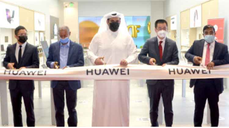 ഫെസ്റ്റിവൽ സിറ്റിയിൽ വാവെയ് എക്സ്പീരിയൻസ് സ്റ്റോർ ഫെസ്റ്റിവൽ സിറ്റിയിൽ വാവെയ് എക്സ്പീരിയൻസ് സ്റ്റോർ