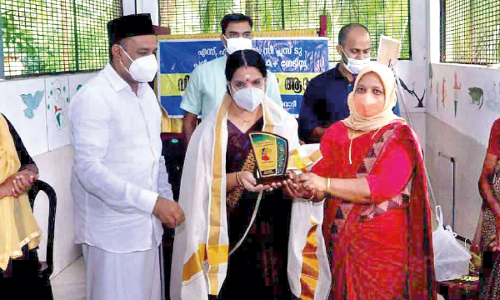 35 വർഷത്തെ സേവനം: മാലതി ടീച്ചർക്ക് നാടി​െൻറ ആദരം